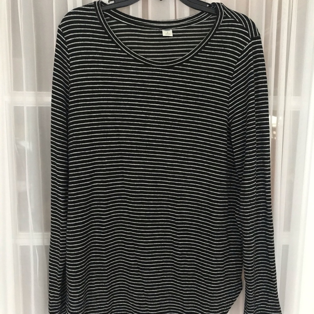 Old Navy Lightweight Sweater—Large